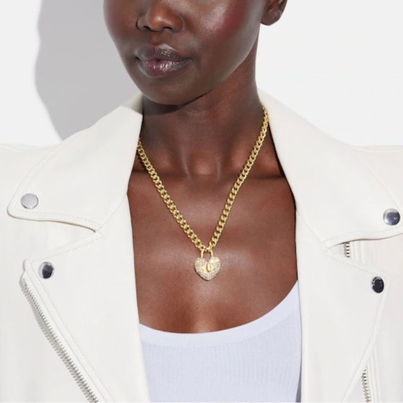 NWT Coach Heart Turnlock Pavé Chain Link Necklace Gold / Pink Multicolor - Picture 2 of 2